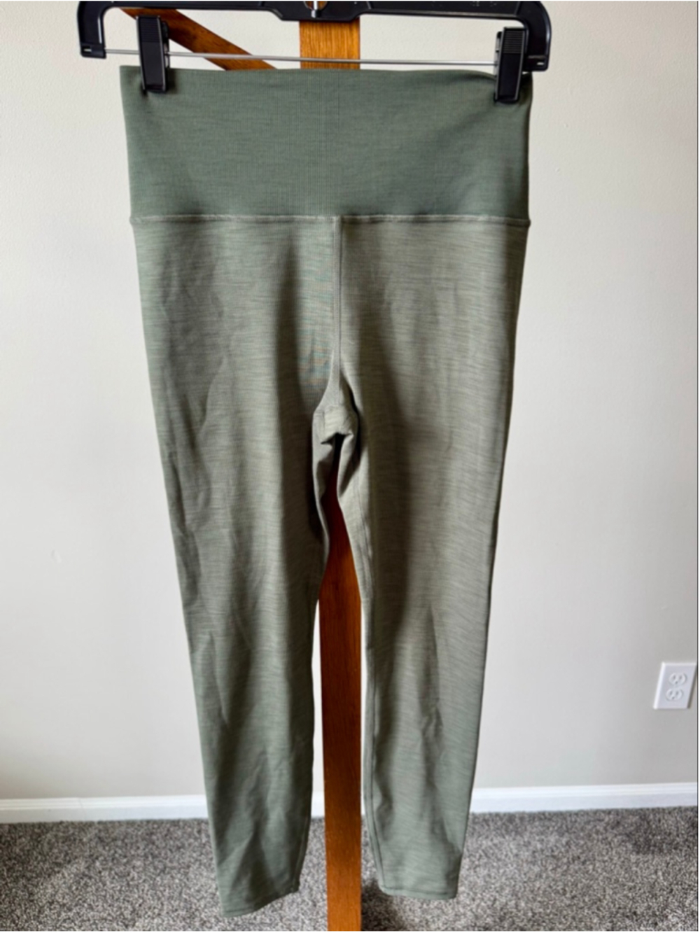 Women's Vuori Studio Ribbed 7/8 Leggings in Eucalyptus Size Small